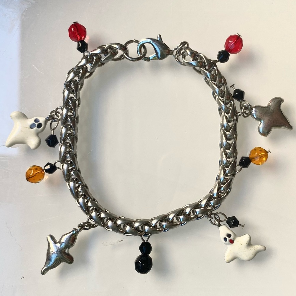 đŤSOLD OUTđŤHalloween Charm Bracelet with Enameled Ghost Charms - Picture 1 of 5